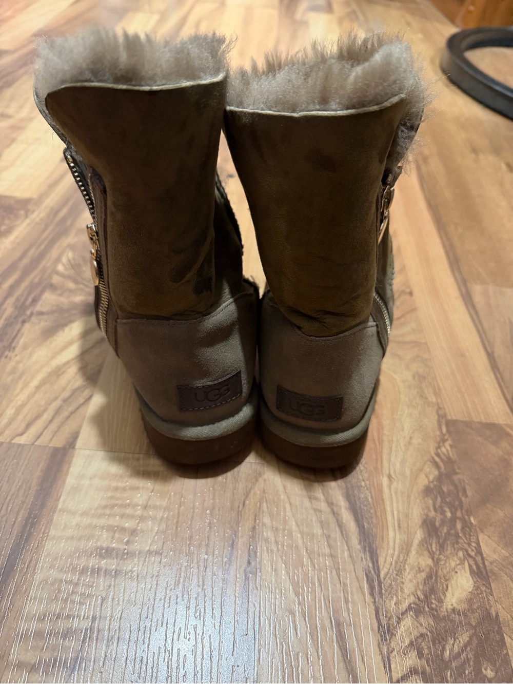 Uggs - Picture 3 of 4